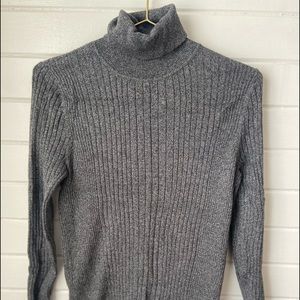 Turtleneck long sleeve sweatshirt
